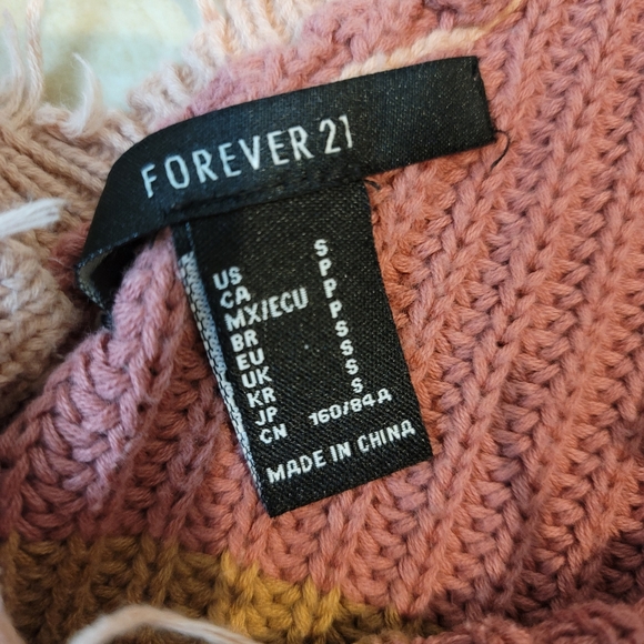 FOREVER 21 | Cropped distressed sweater | S - Picture 5 of 6